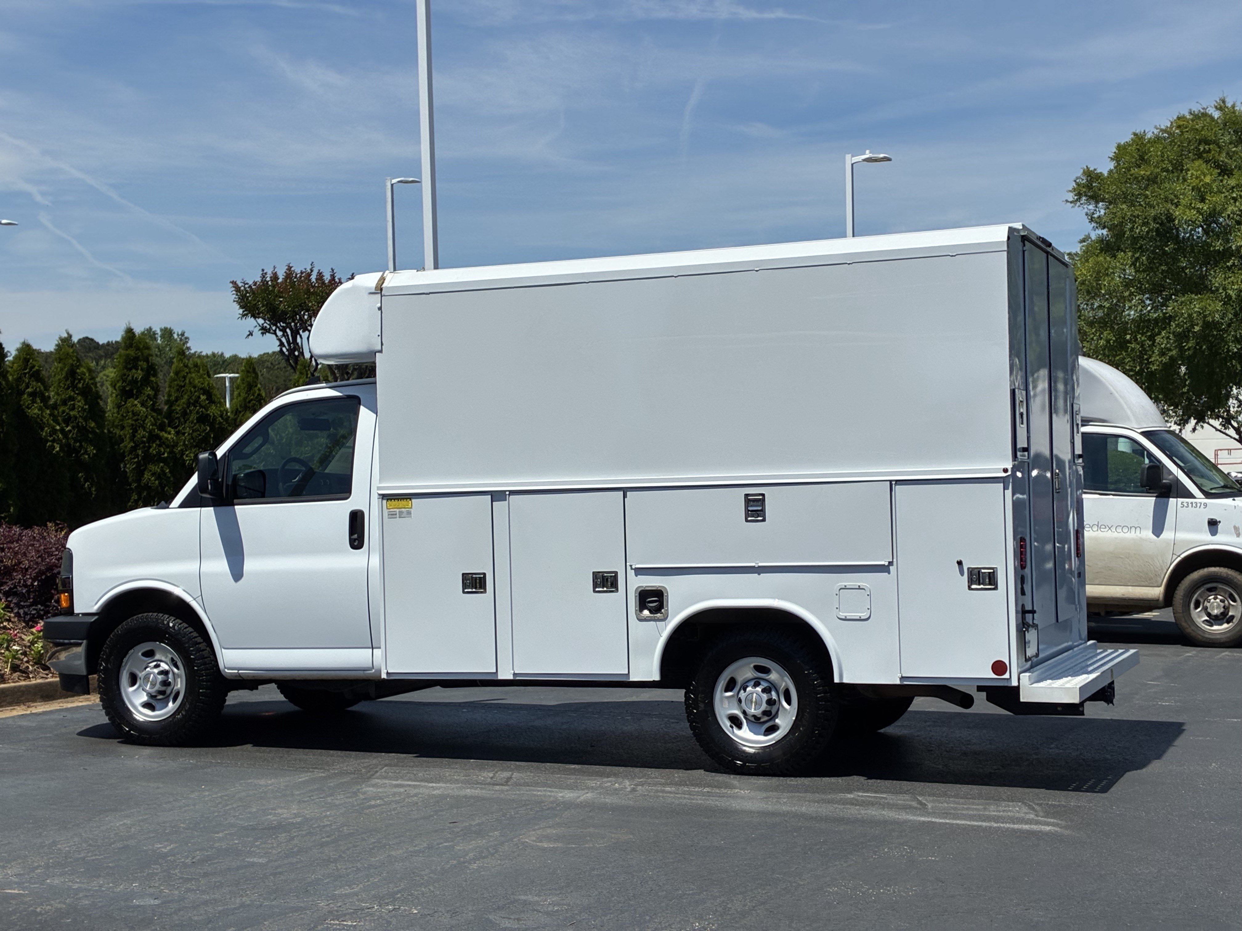 Used 2025 Chevrolet Express 3500 w/ Power Convenience Package RWD image 9