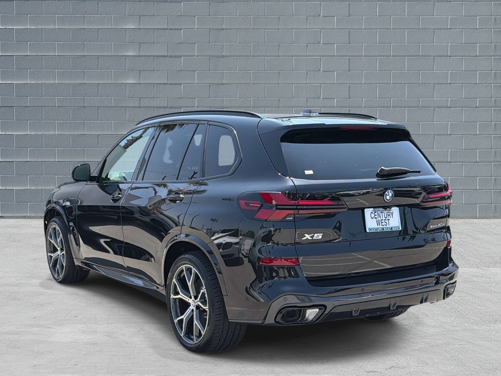 Used 2026 BMW X5 xDrive50e w/ M Sport Package AWD/4WD image 5