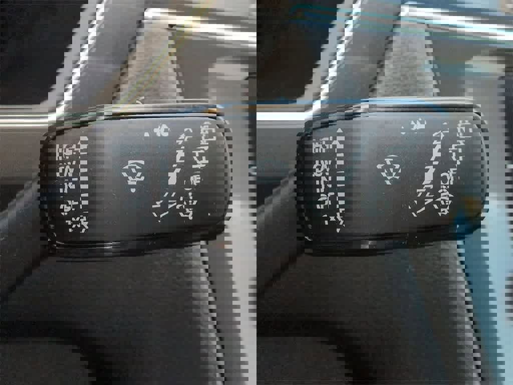 Used 2022 Volkswagen Tiguan SE image 28