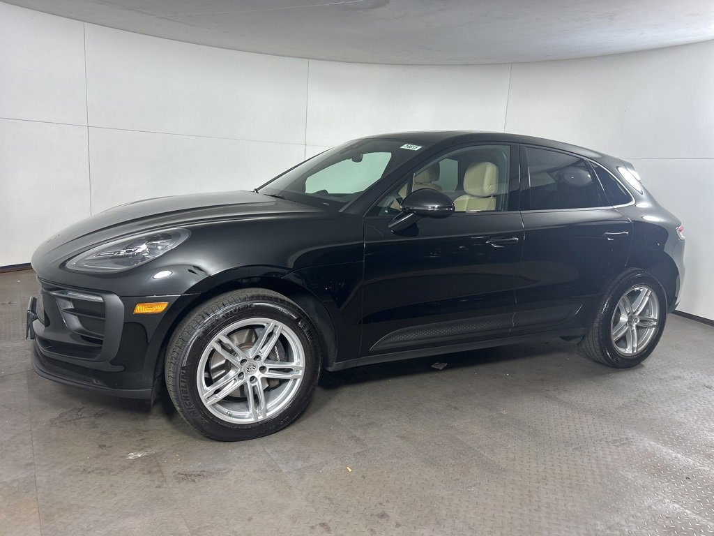 Certified 2025 Porsche Macan image 1