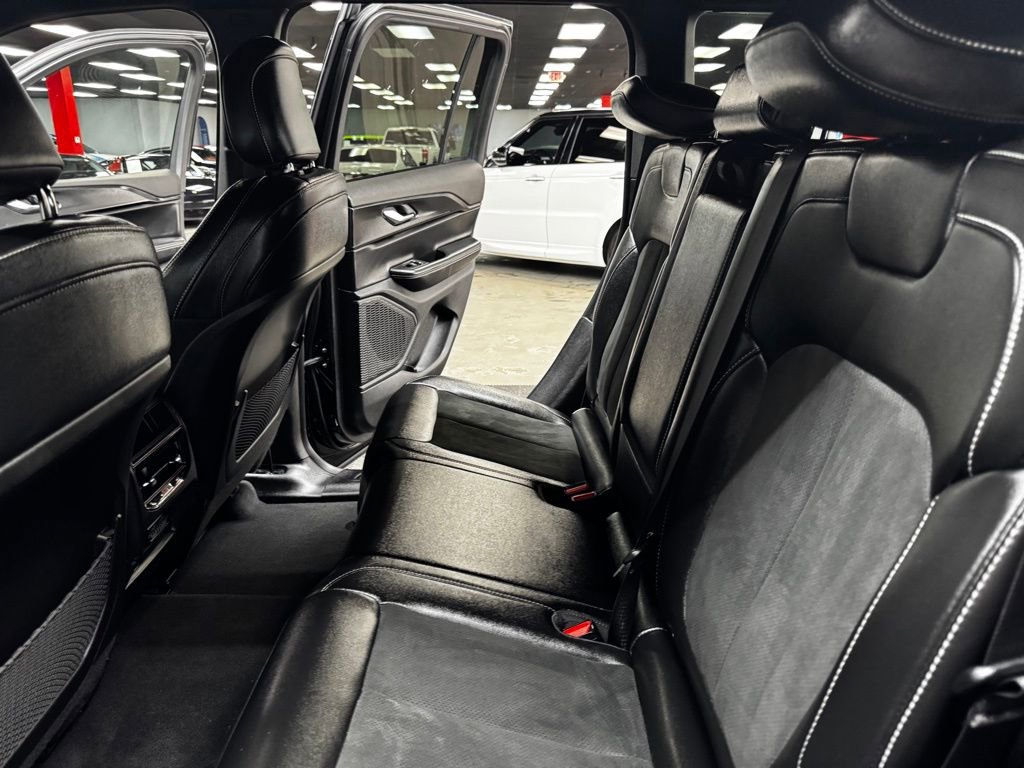 Used 2024 Jeep Grand Cherokee Altitude RWD image 42