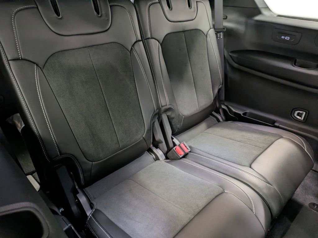 Used 2025 Jeep Grand Cherokee L Altitude AWD/4WD image 27