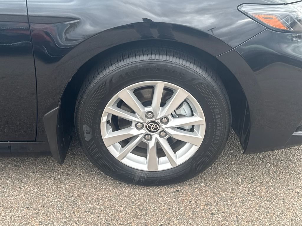 Used 2025 Toyota Camry LE w/ Convenience Package image 41