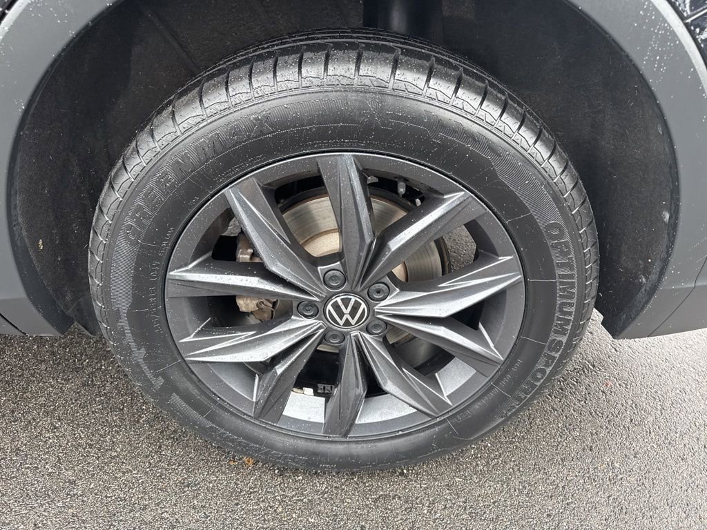 Used 2023 Volkswagen Tiguan SE w/ Panoramic Sunroof Package image 33