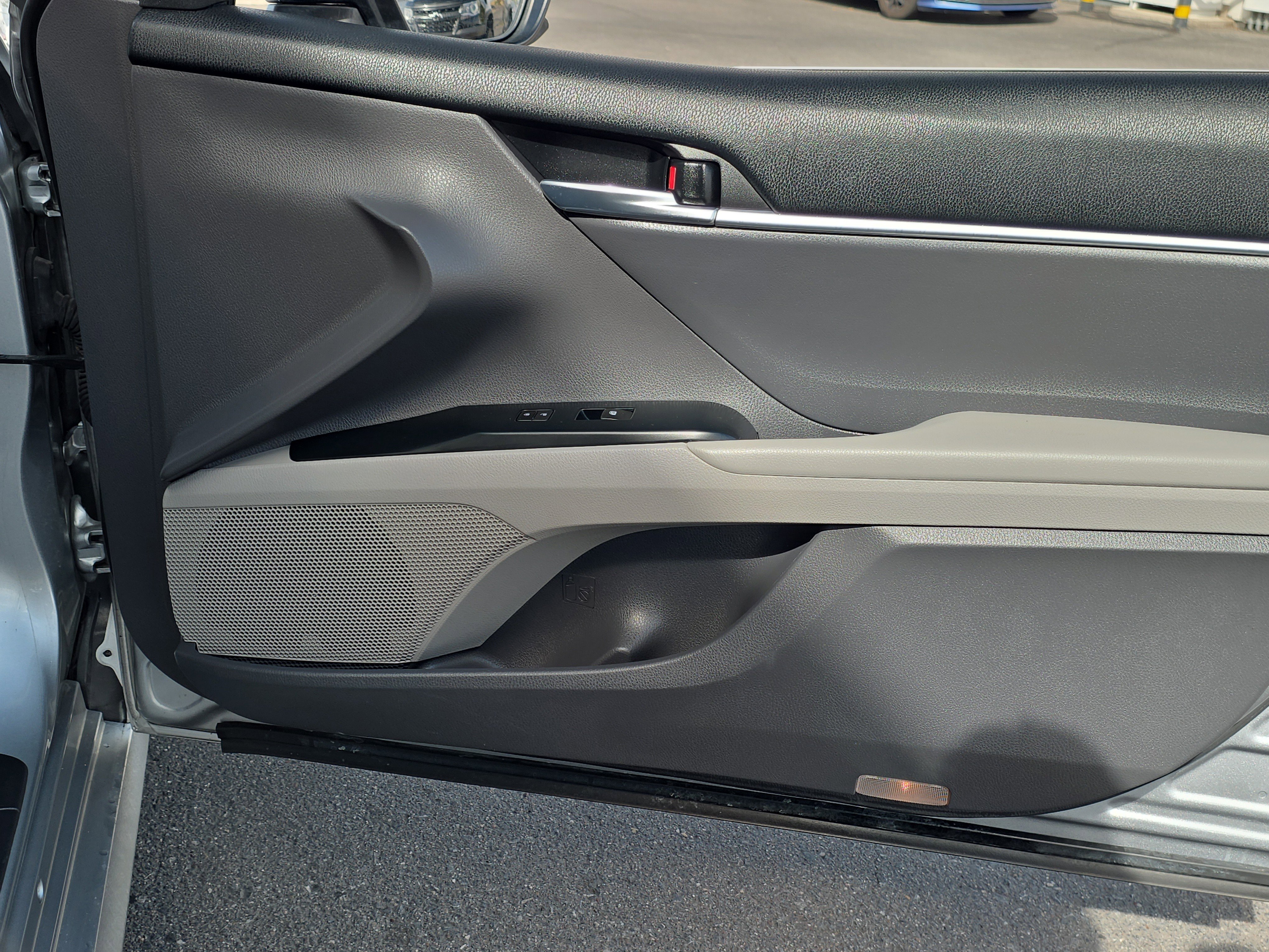 Used 2019 Toyota Camry LE image 27