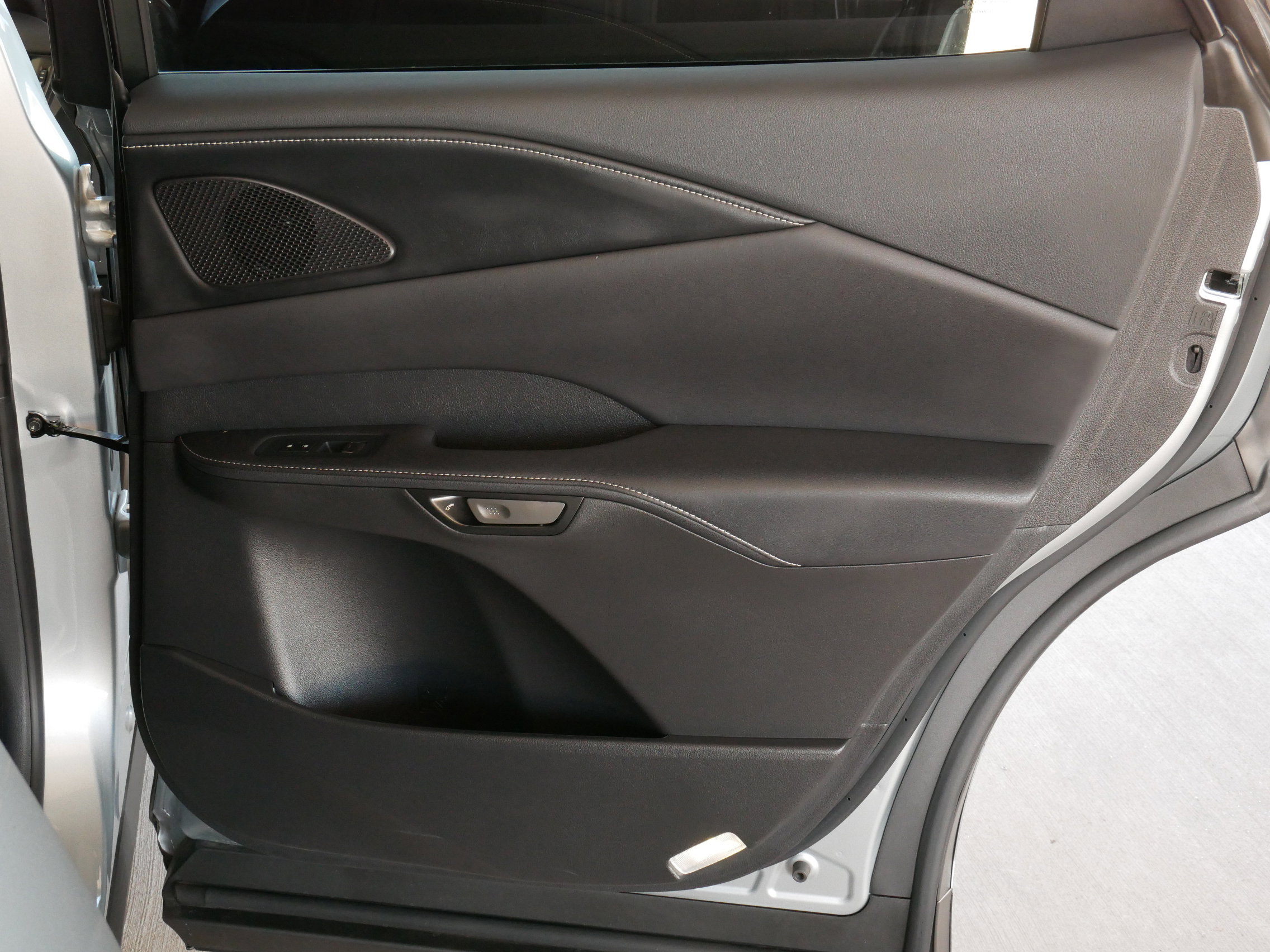 Certified 2025 Lexus RX 350h w/ Convenience Package image 18