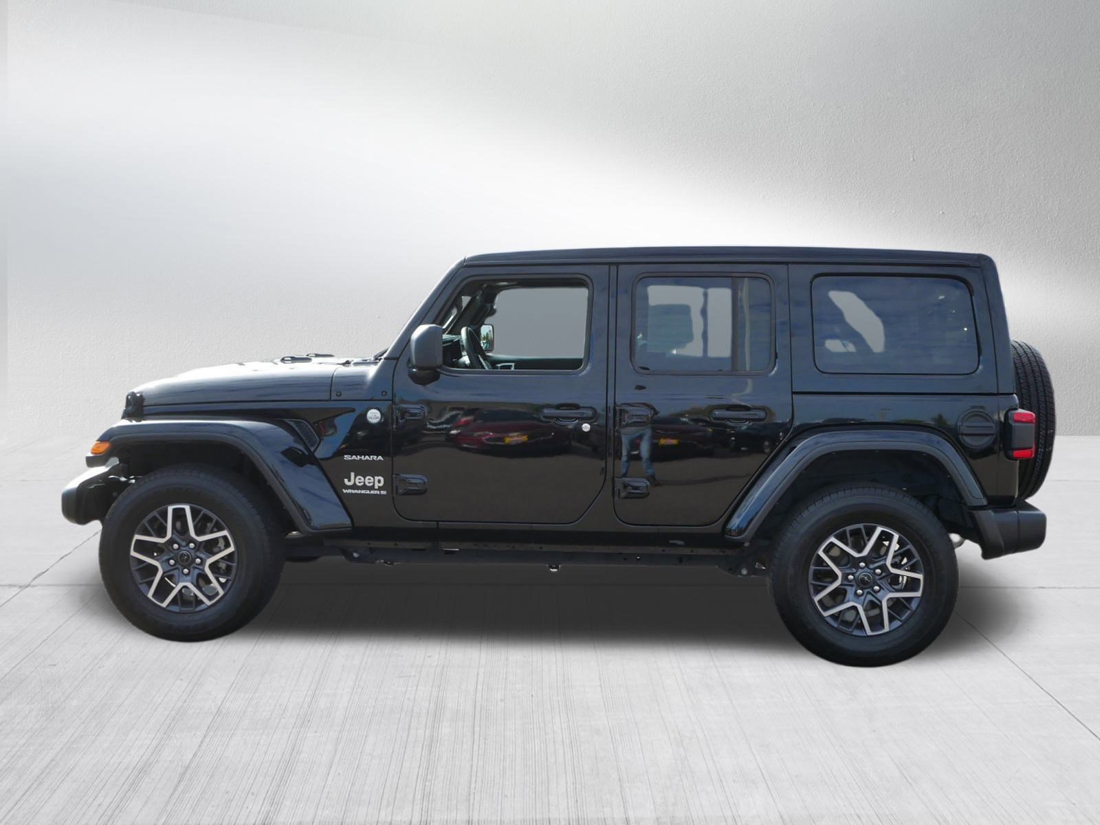 Used 2024 Jeep Wrangler Sahara image 4