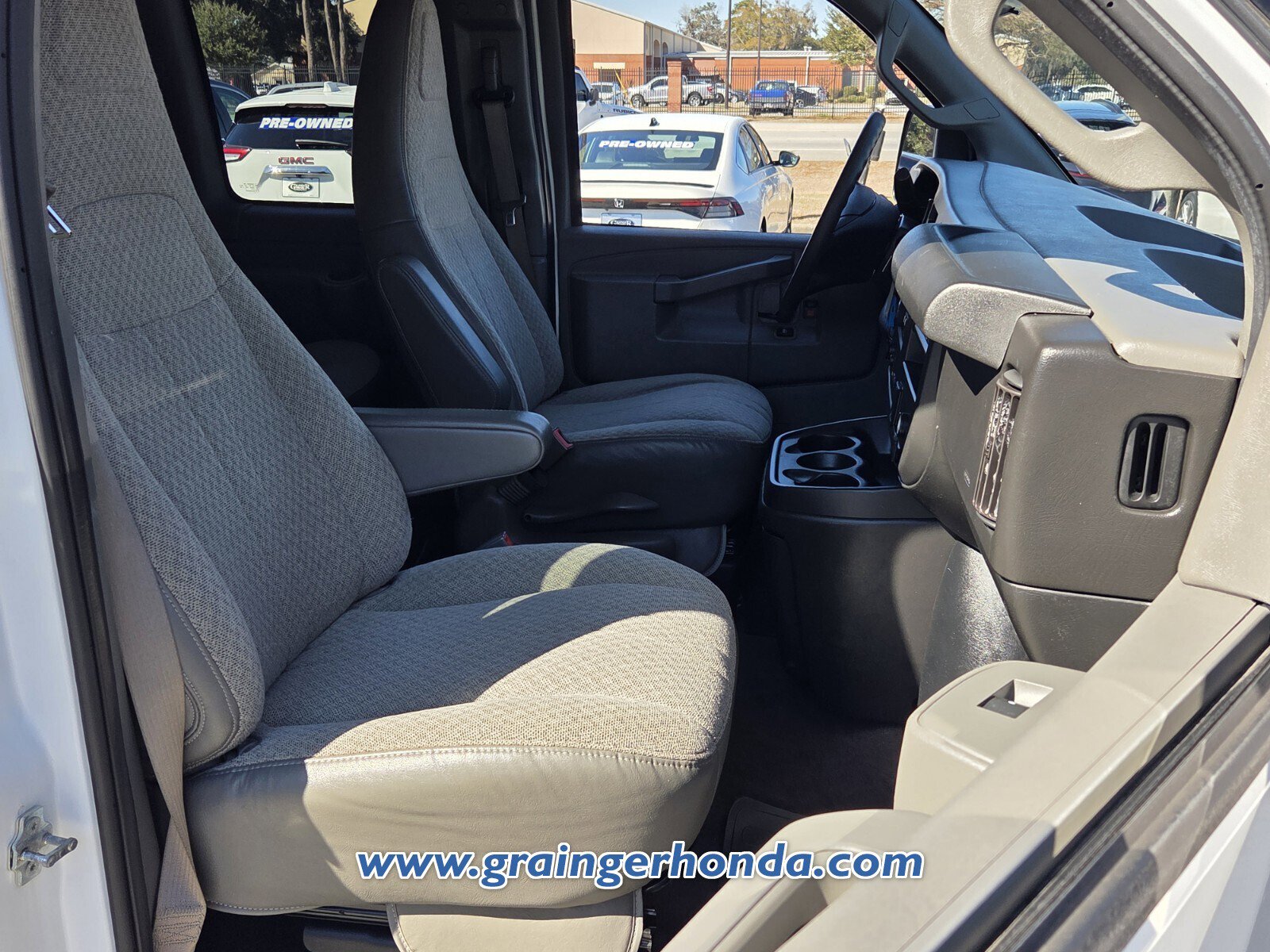 Used 2020 Chevrolet Express 2500 LT w/ LT Preferred Equipment Group image 16