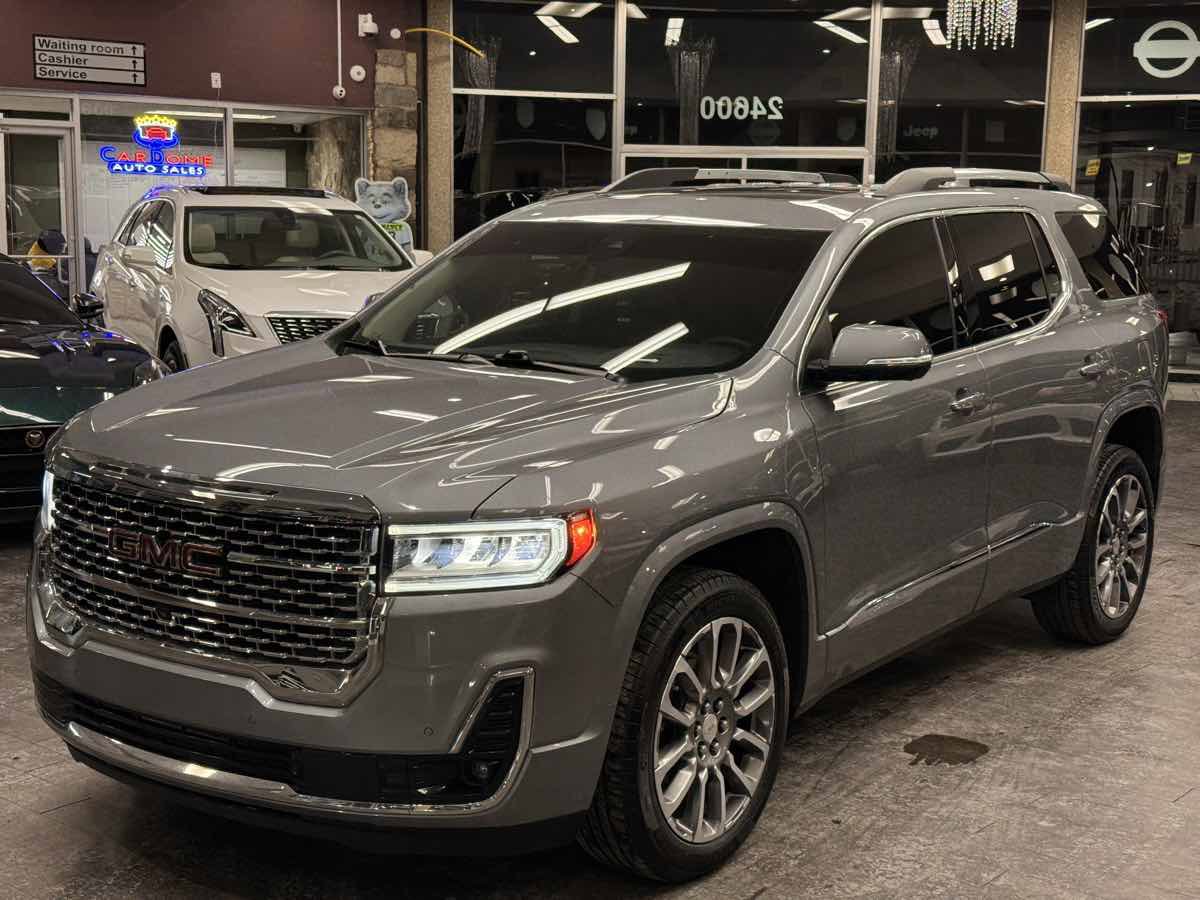 Used 2023 GMC Acadia Denali w/ Denali Technology Package FWD image 2