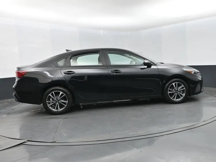 Used 2024 Kia Forte LXS FWD image 4
