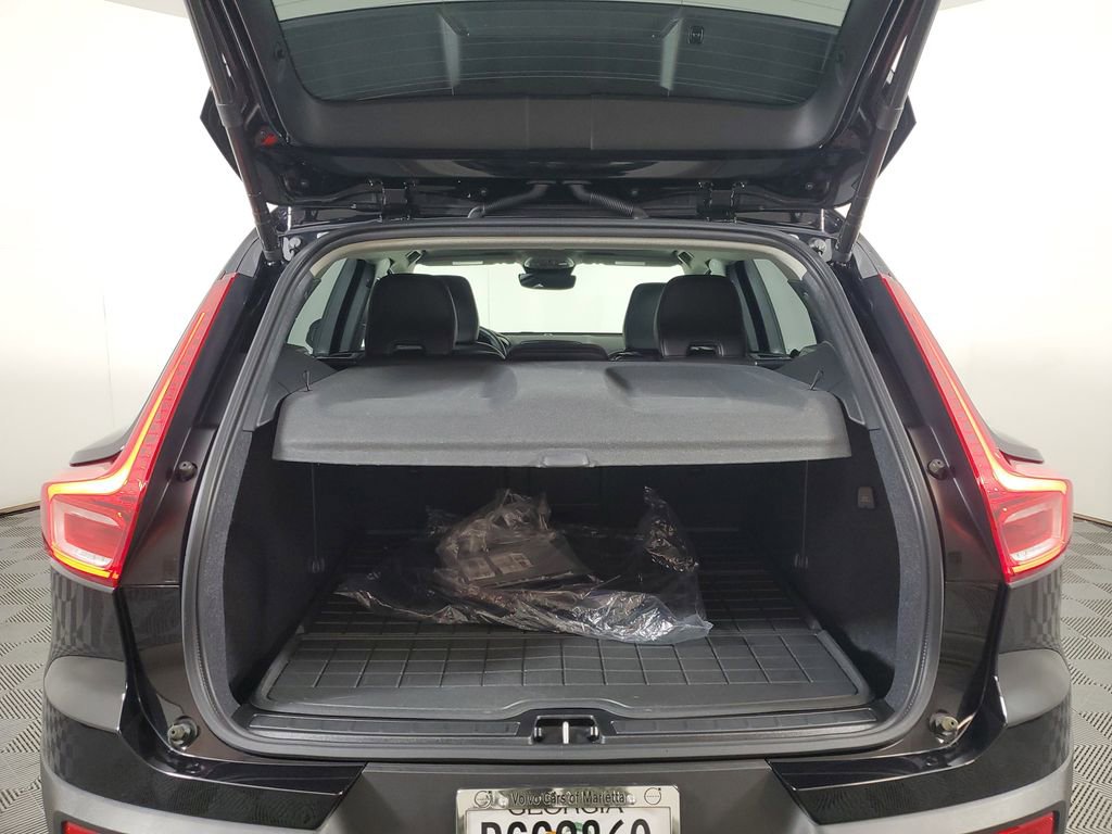 Certified 2025 Volvo XC40 B5 Plus image 11