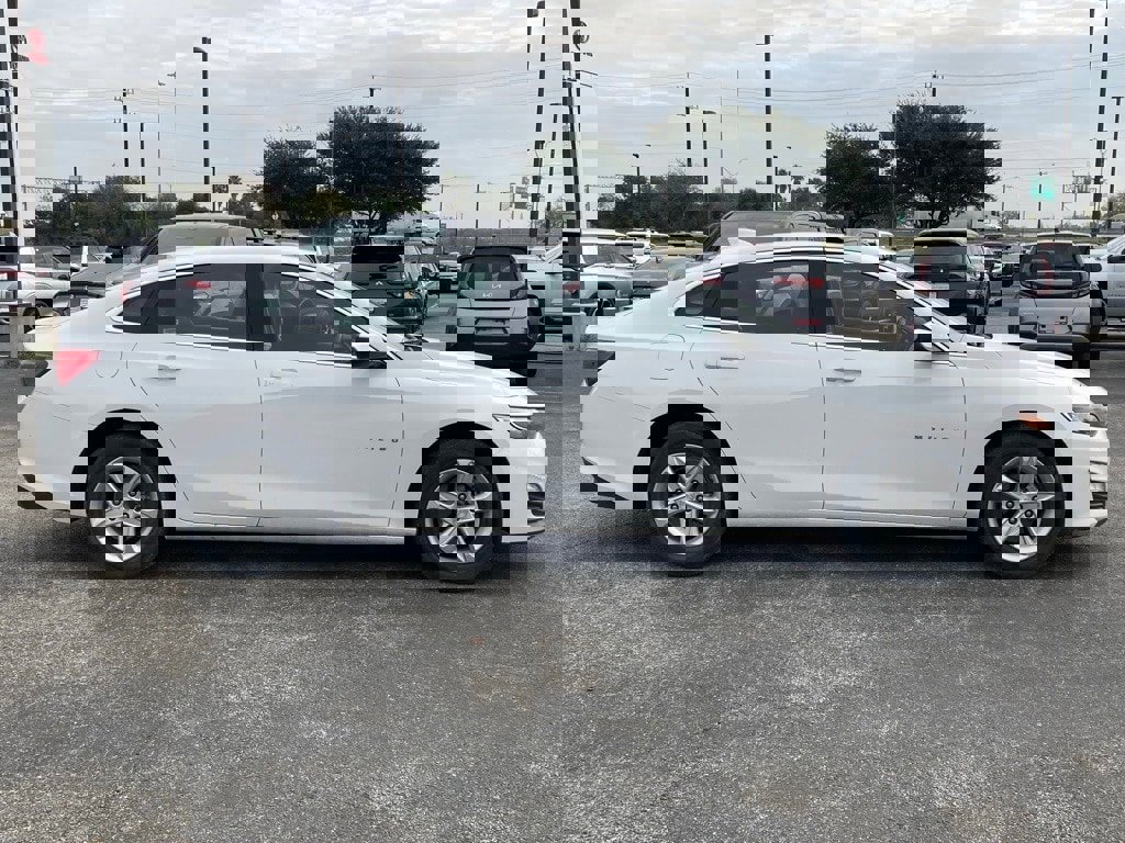 Used 2024 Chevrolet Malibu LT image 4