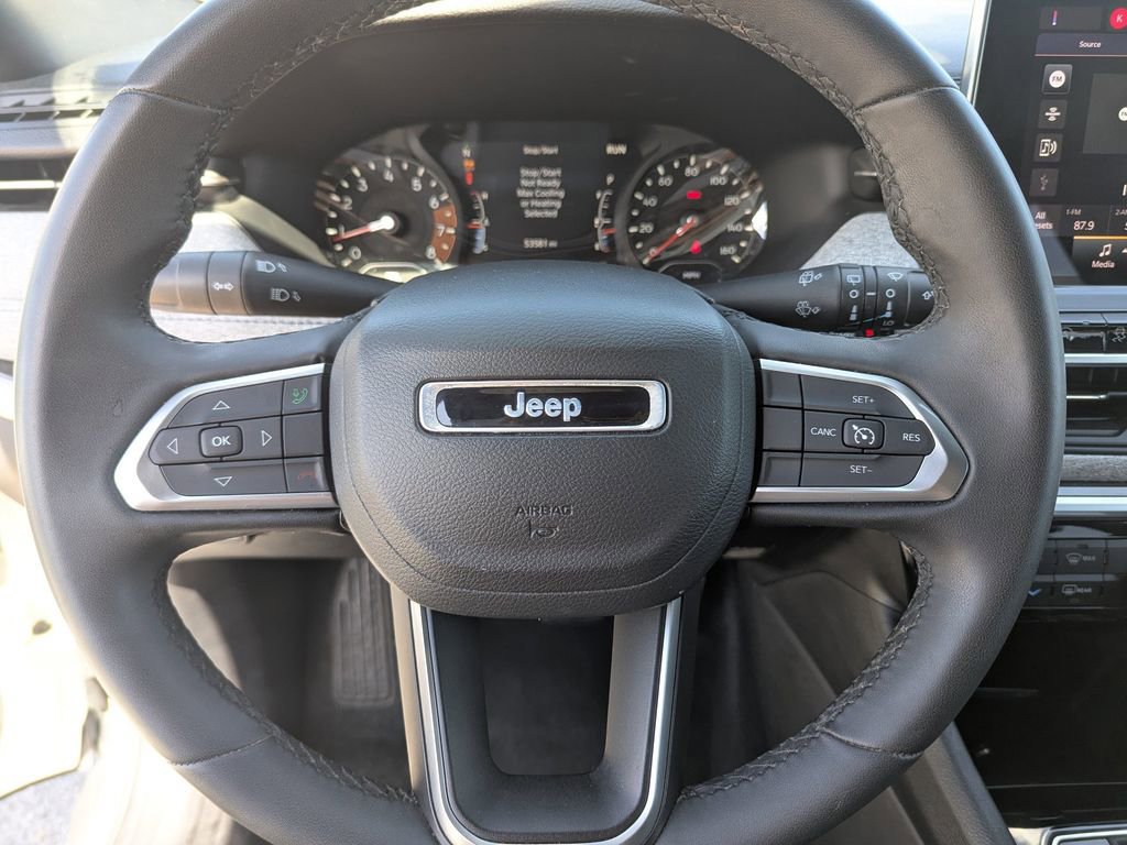 Used 2023 Jeep Compass Latitude image 28