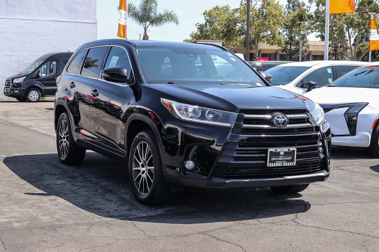 Used 2018 Toyota Highlander SE FWD image 3