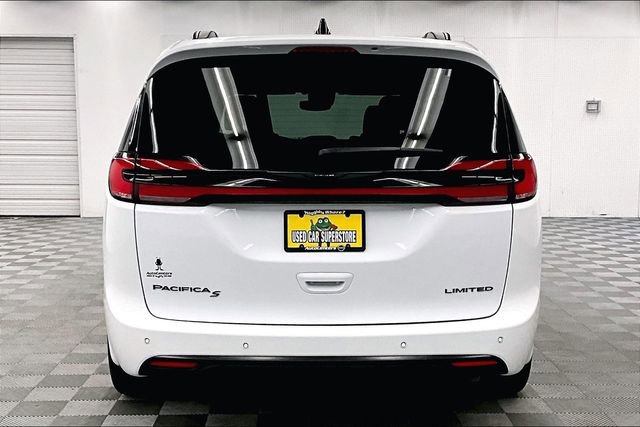 Used 2025 Chrysler Pacifica Limited image 5