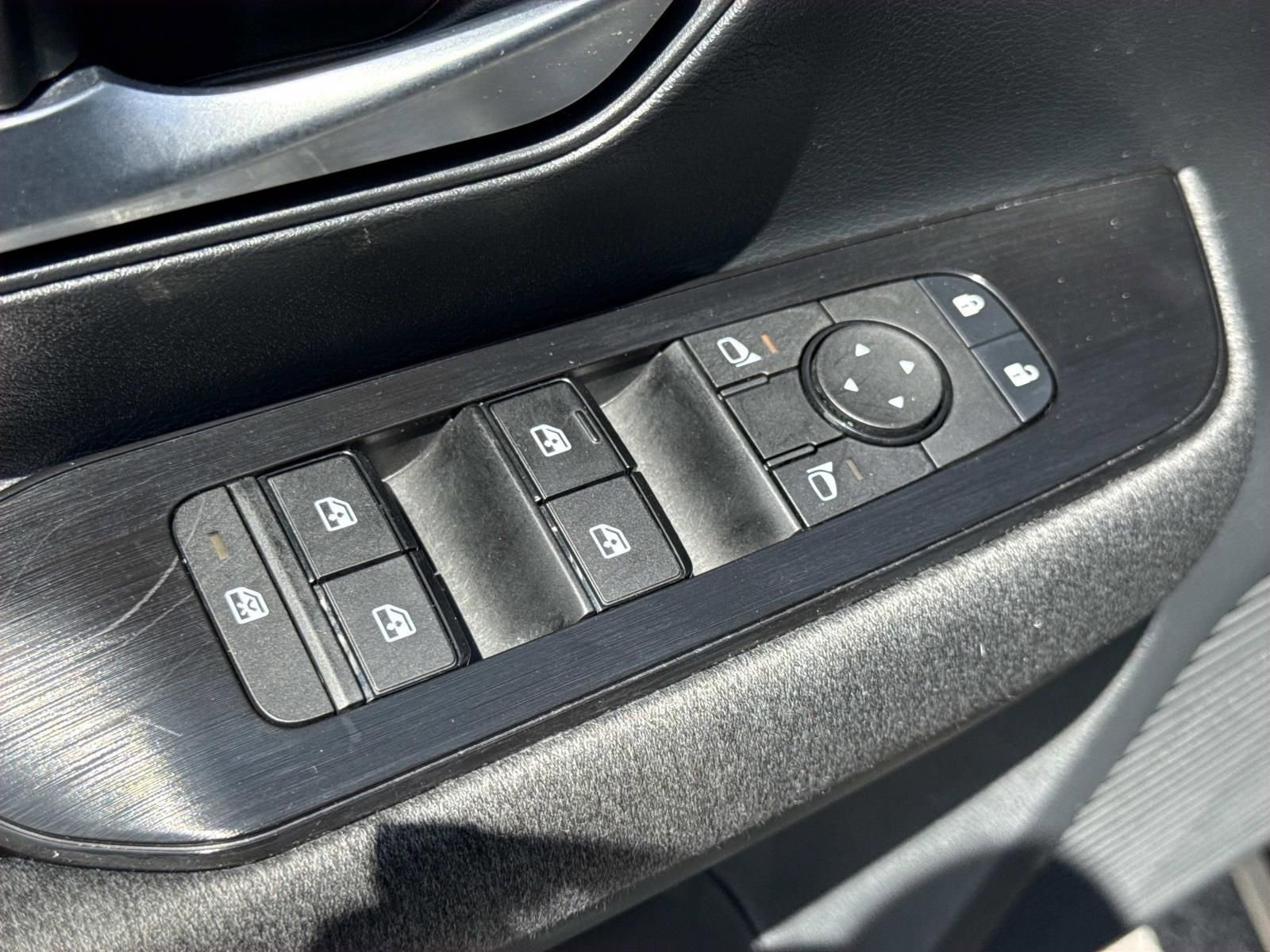 Certified 2025 Nissan Kicks SV AWD/4WD image 22