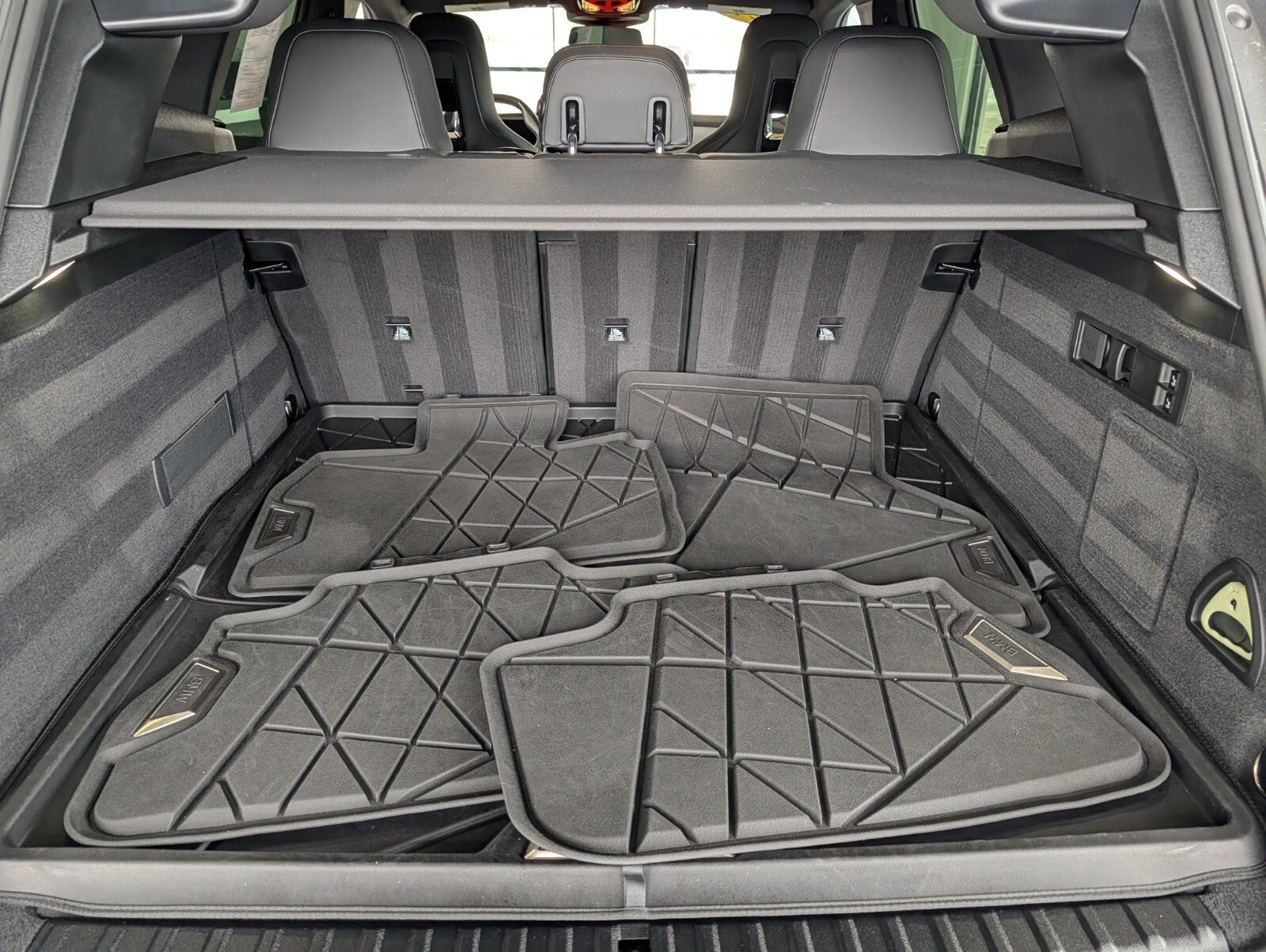 Used 2024 BMW iX xDrive50 w/ Premium Package image 12