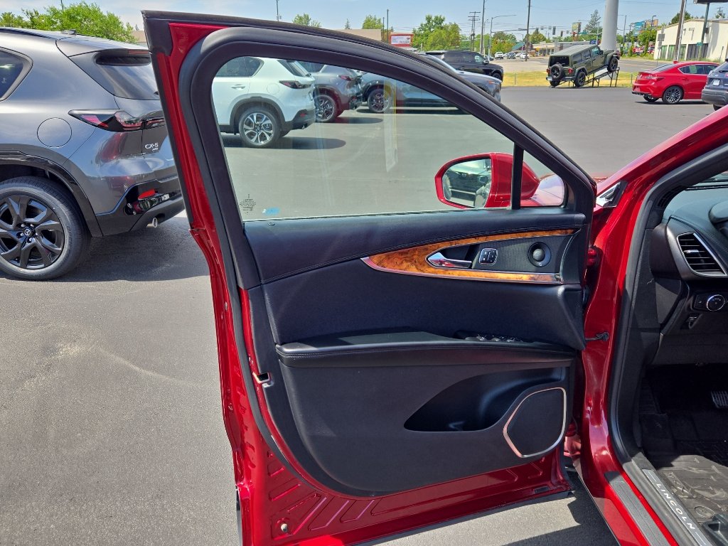 Used 2018 Lincoln MKX Select w/ Select Plus Package AWD/4WD image 11