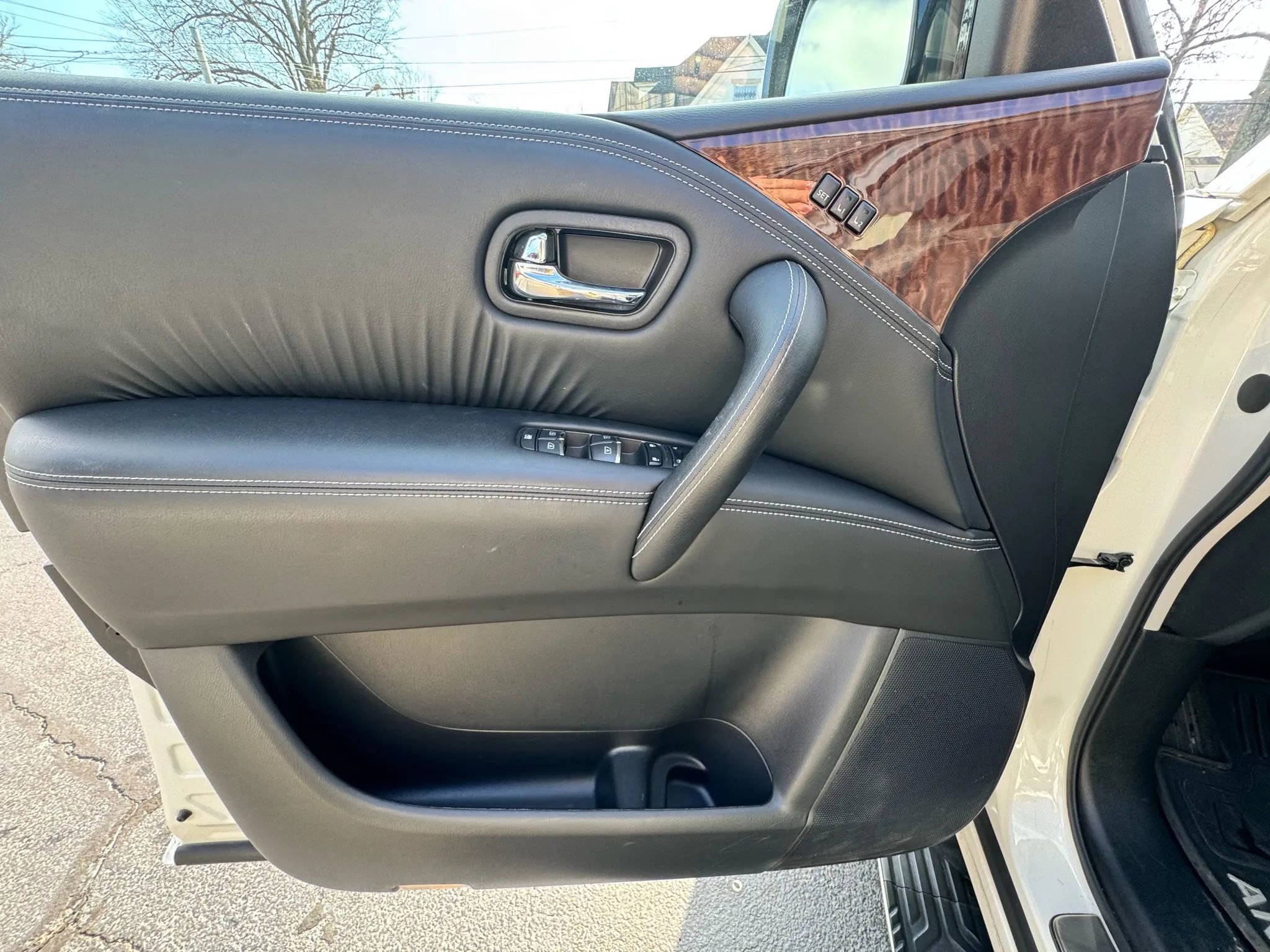 Used 2020 Nissan Armada Platinum w/ Captain's Chairs Package image 17