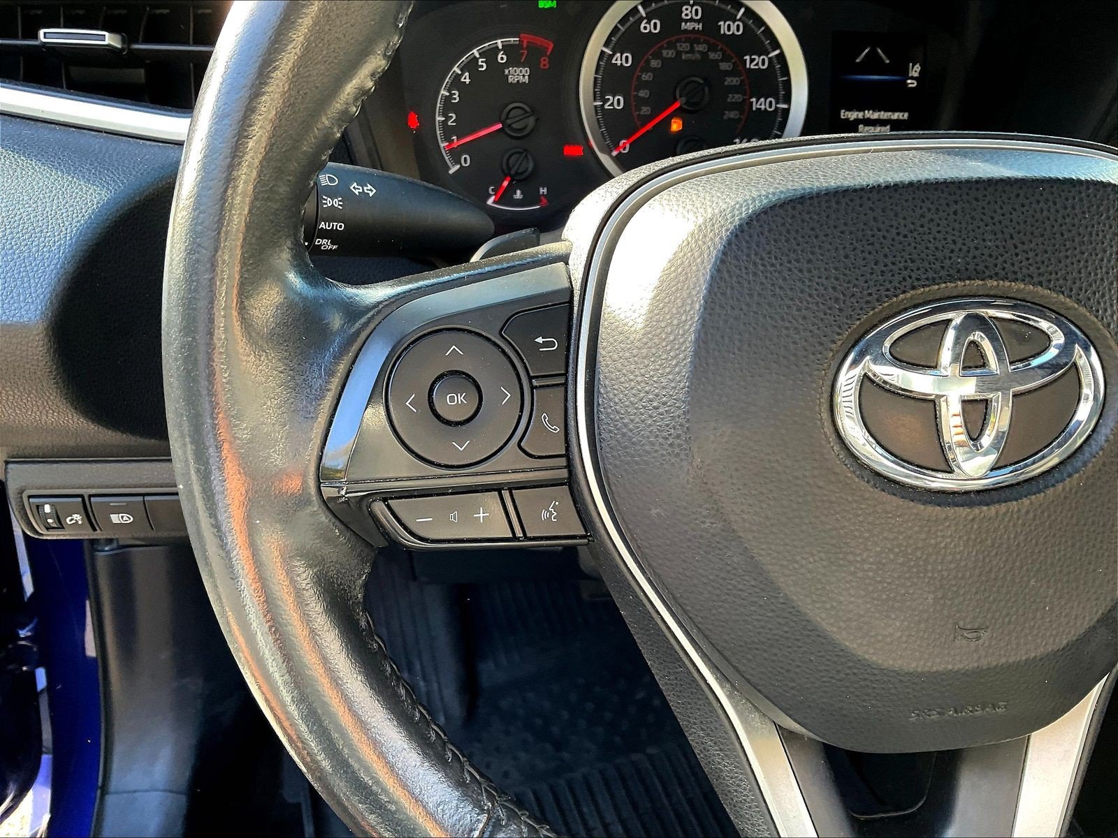 Used 2020 Toyota Corolla SE w/ SE Premium Package FWD image 12