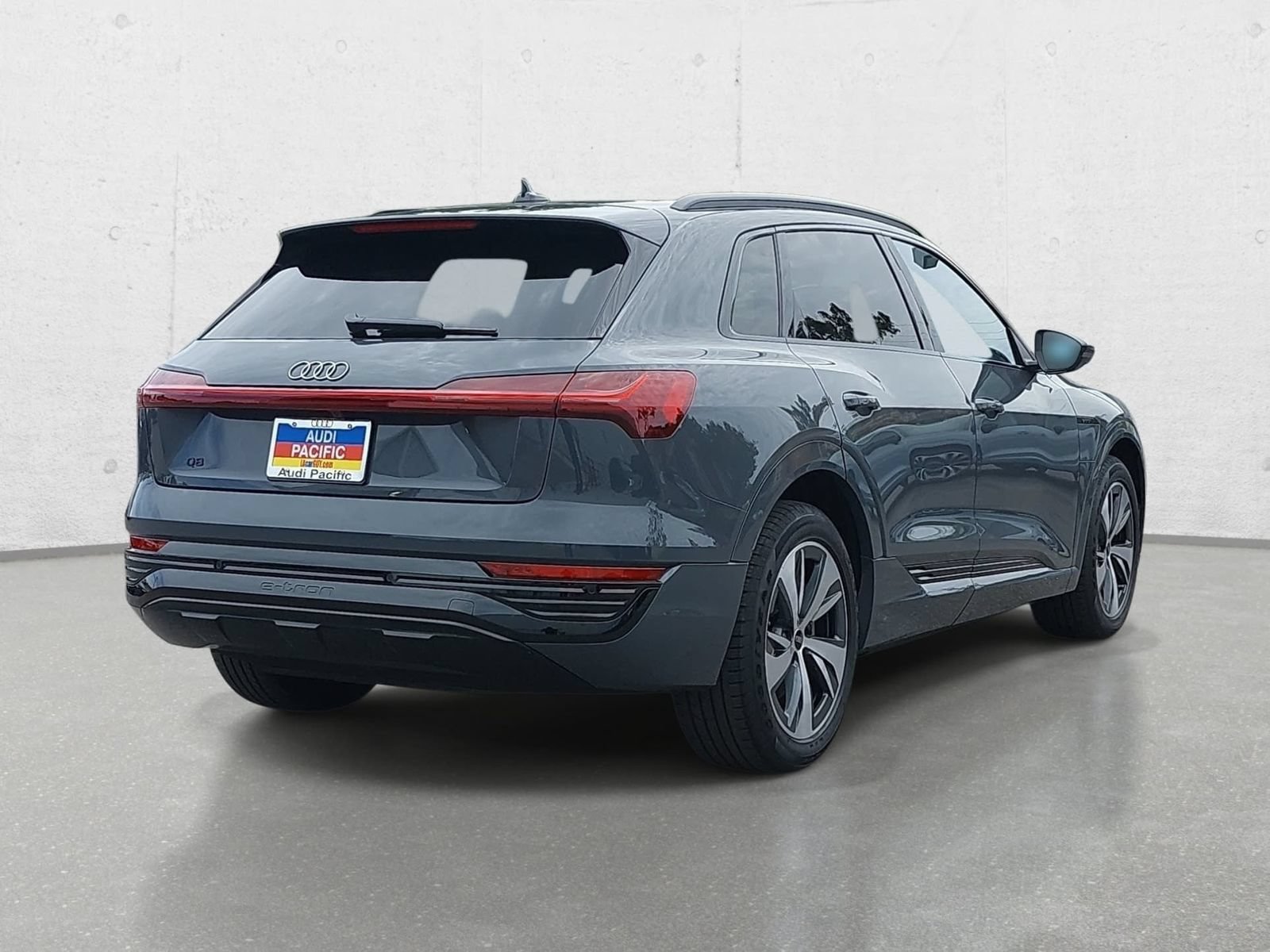 Used 2024 Audi Q8 e-tron Premium AWD/4WD image 5