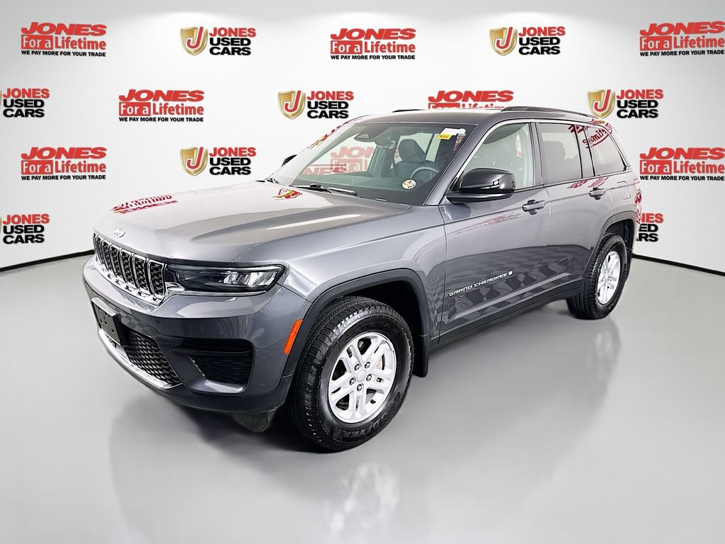 Used 2025 Jeep Grand Cherokee Laredo w/ MOPAR Finishing Package AWD/4WD image 12