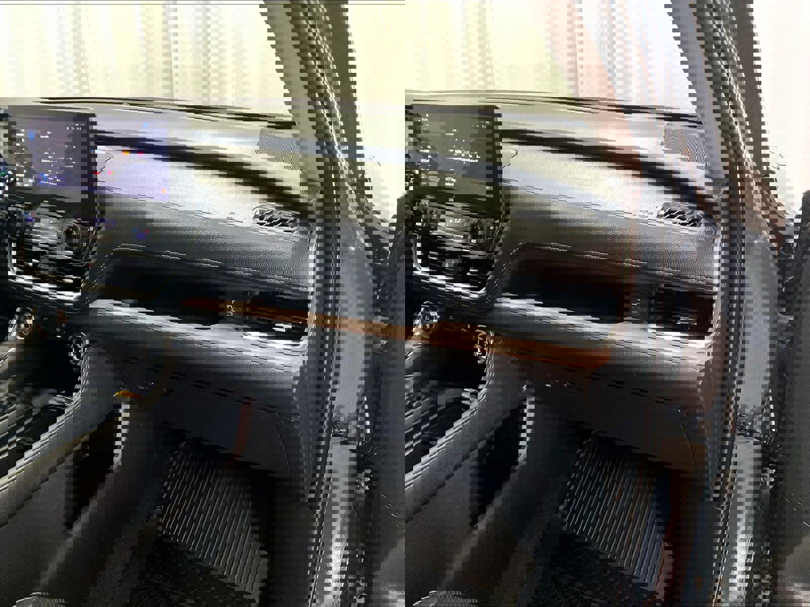 Used 2025 Toyota Grand Highlander FWD image 13