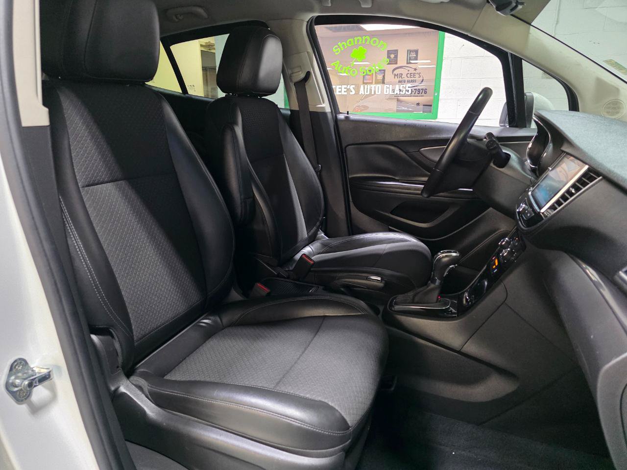 Used 2020 Buick Encore Preferred AWD/4WD image 24
