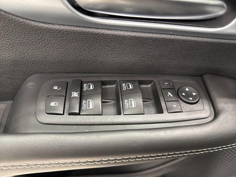 New 2026 Chrysler Pacifica Limited image 27