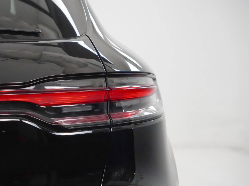 Used 2026 Porsche Macan AWD/4WD image 12