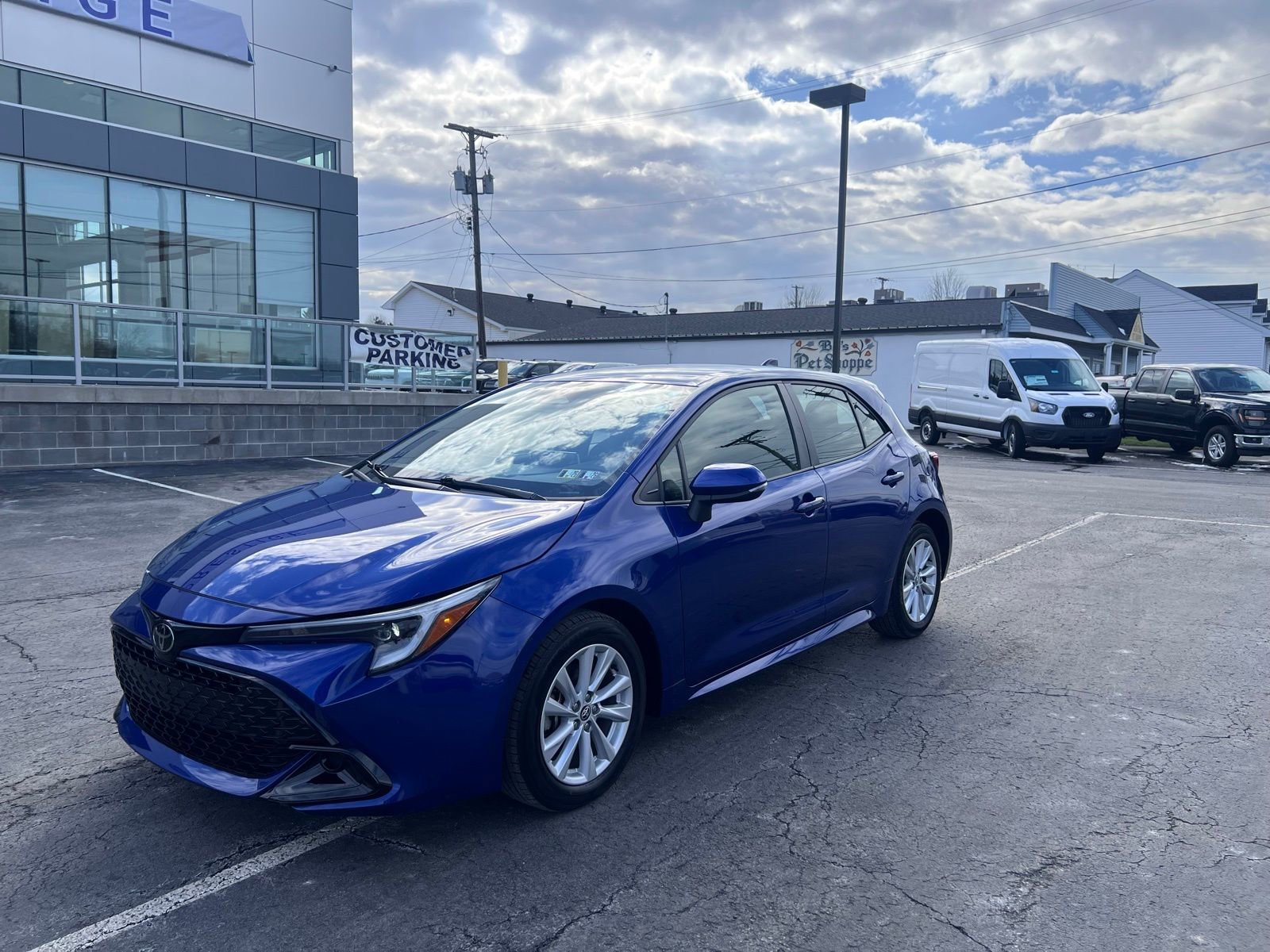 Used 2023 Toyota Corolla SE w/ SE Premium Package image 4