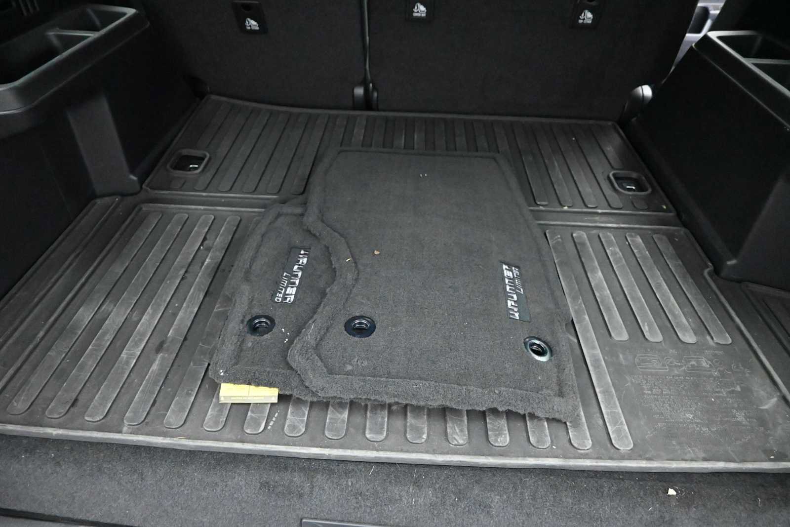 Used 2025 Toyota 4Runner Limited AWD/4WD image 26