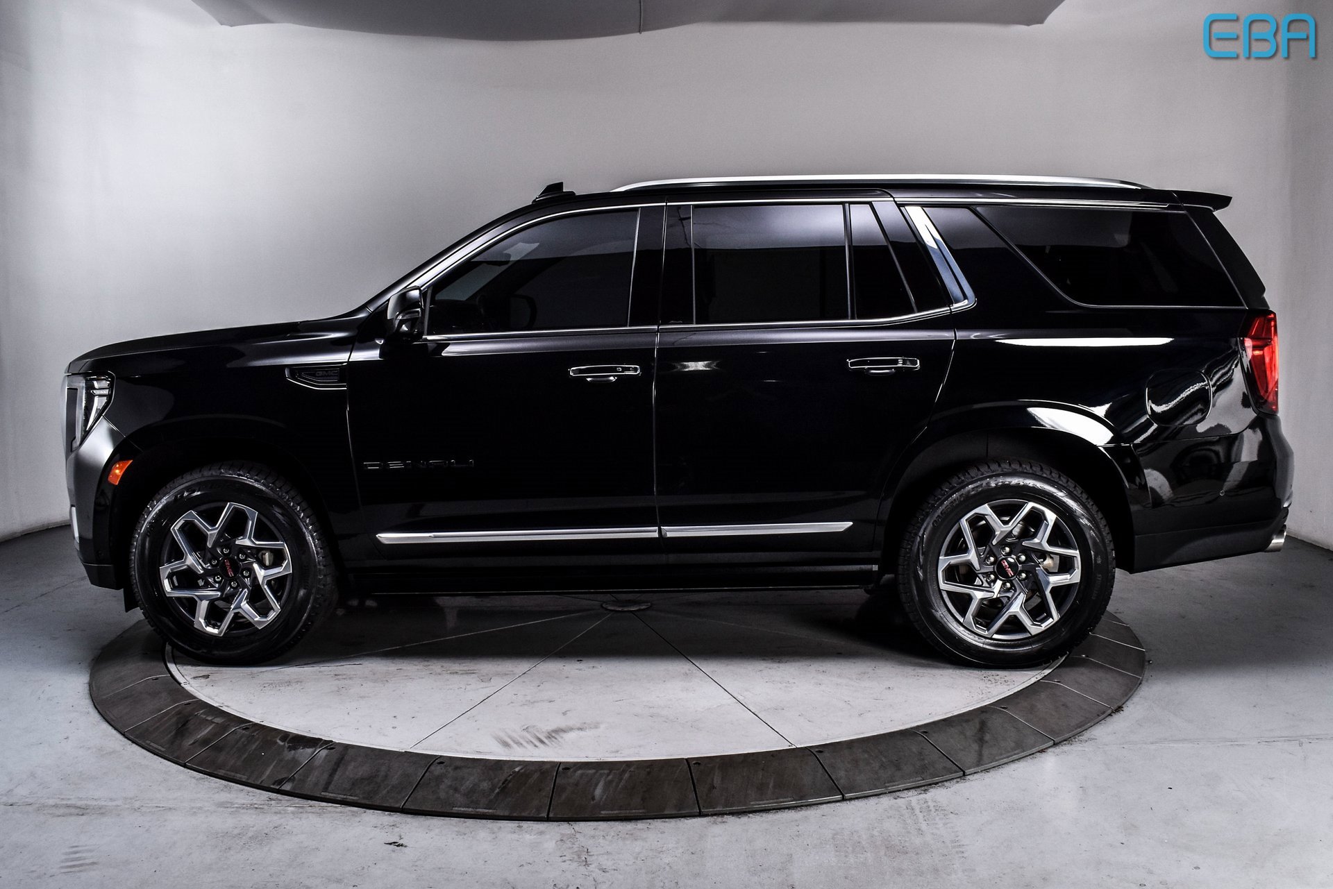 Used 2023 GMC Yukon Denali image 3