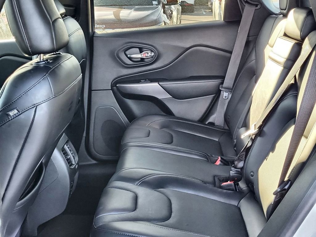 Used 2019 Jeep Cherokee Limited image 14