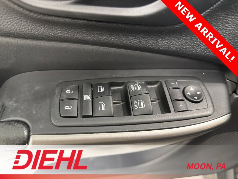 Used 2019 Jeep Cherokee Latitude Plus w/ Cold Weather Group image 18