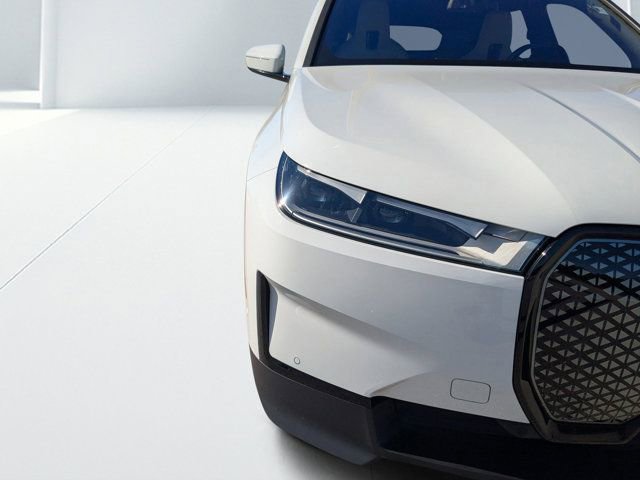 Used 2023 BMW iX xDrive50 image 9