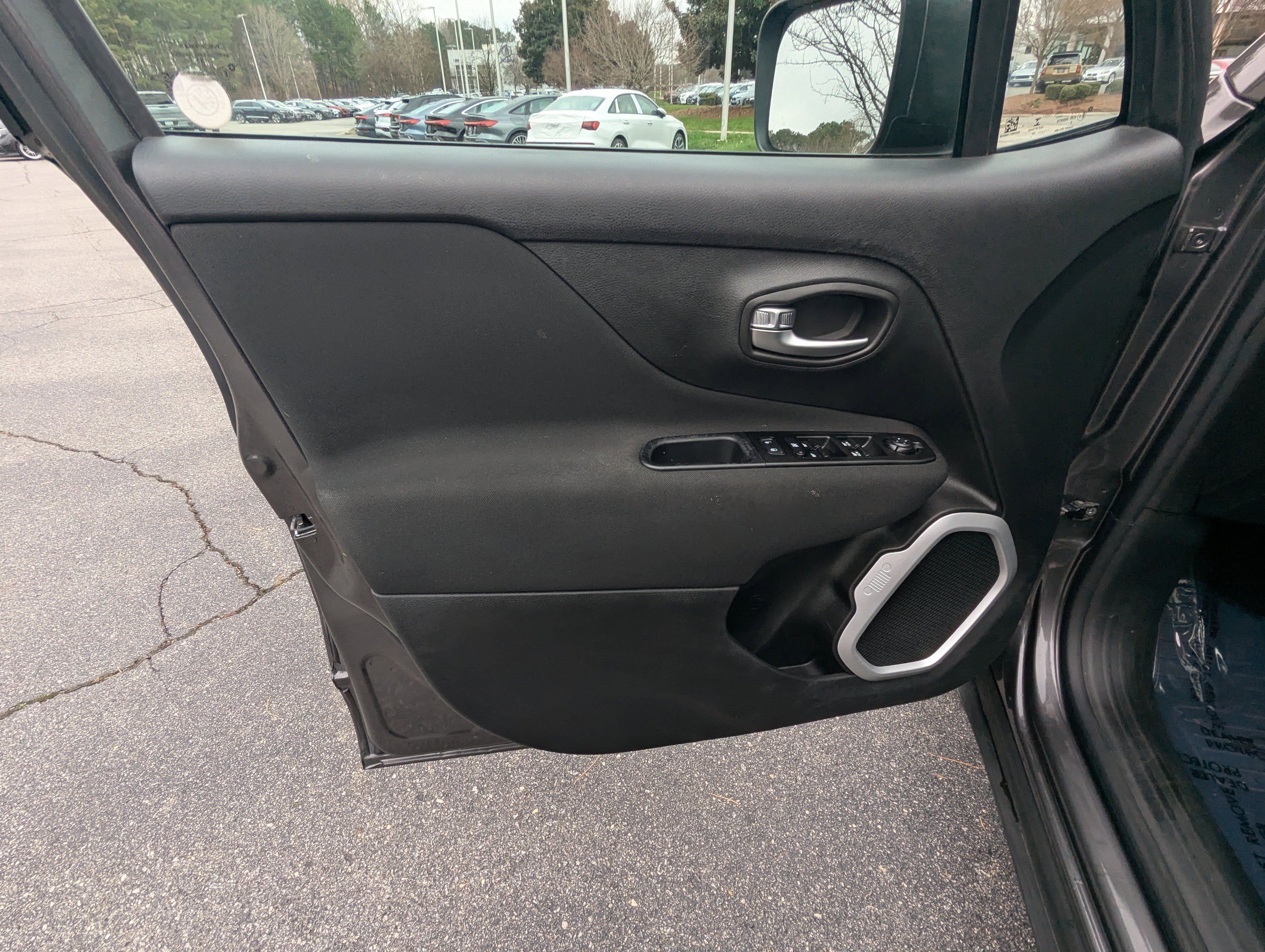 Used 2020 Jeep Renegade Latitude w/ Popular Equipment Group image 16