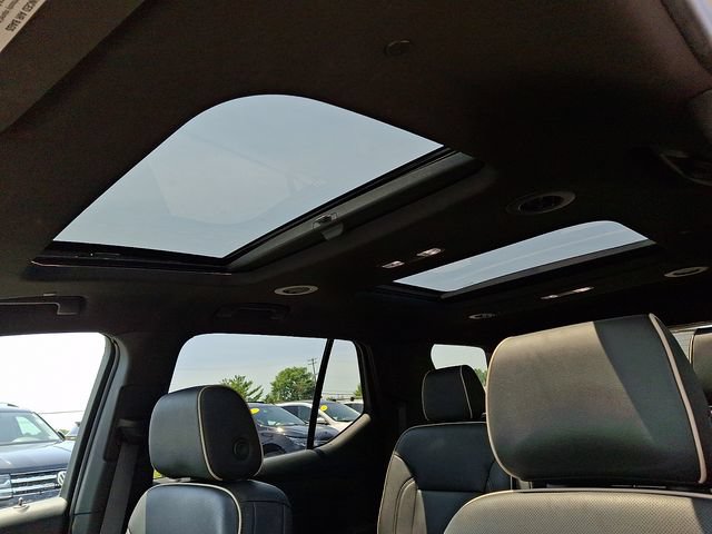 Used 2023 Chevrolet Traverse Premier w/ Redline Edition AWD/4WD image 14