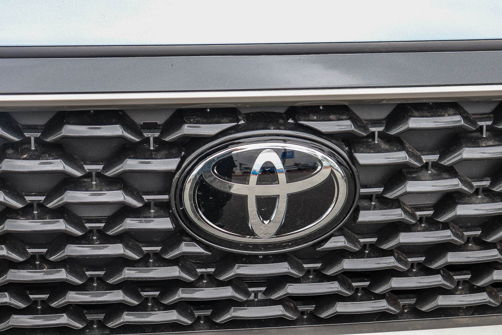Used 2025 Toyota Corolla Cross XLE w/ Convenience Package AWD/4WD image 4