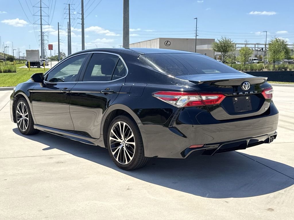 Used 2018 Toyota Camry SE w/ Convenience Package image 10