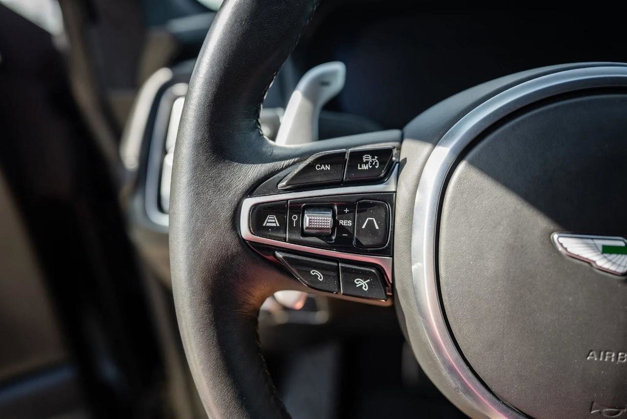 Used 2021 Aston Martin DBX AWD/4WD image 25