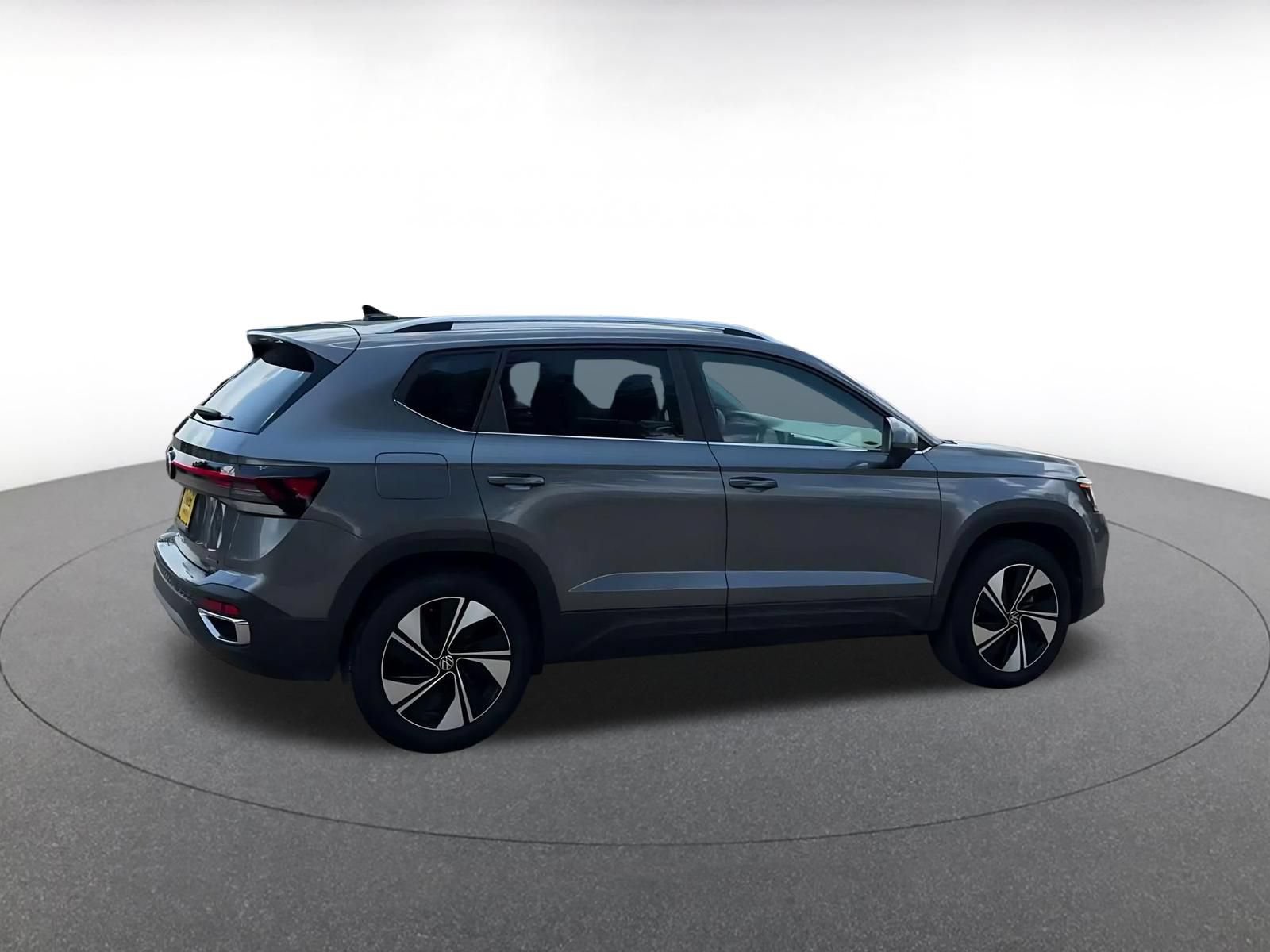 Used 2026 Volkswagen Taos SE AWD/4WD image 14