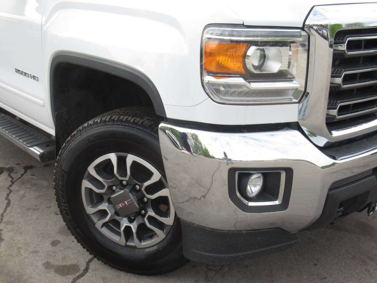 Used 2017 GMC Sierra 2500 SLE w/ HD SLE Preferred Plus Package AWD/4WD image 3