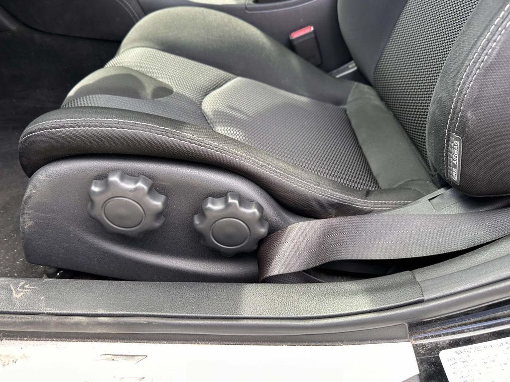 Used 2019 Nissan 370Z Roadster RWD image 11