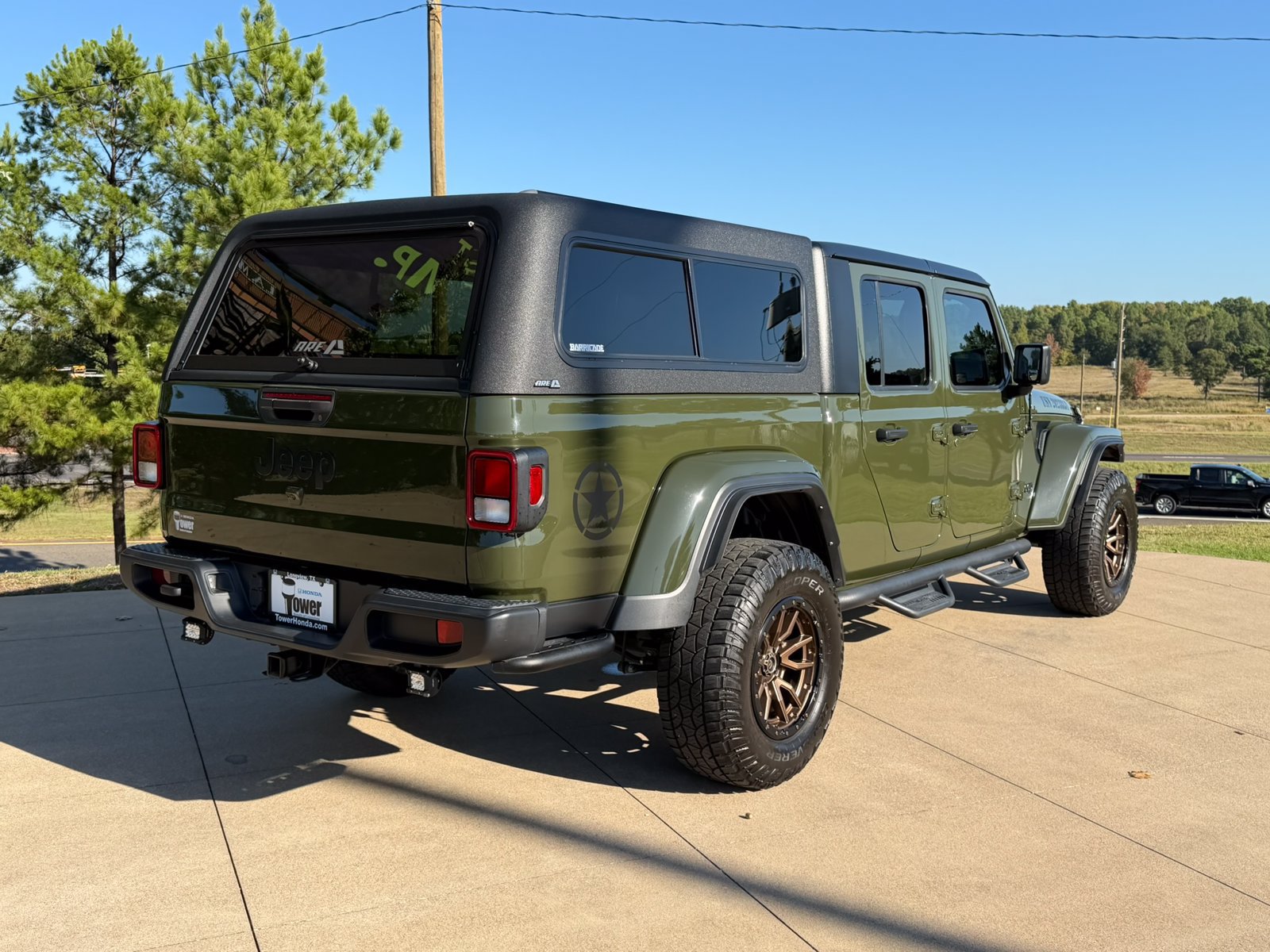 Used 2023 Jeep Gladiator Sport AWD/4WD image 6