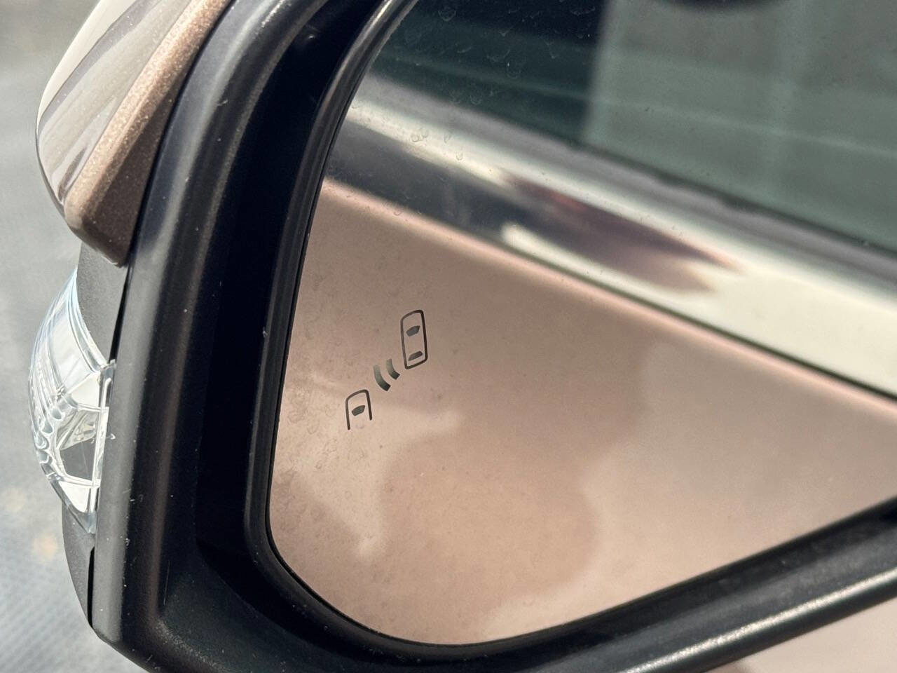 Used 2017 Toyota Highlander XLE image 5