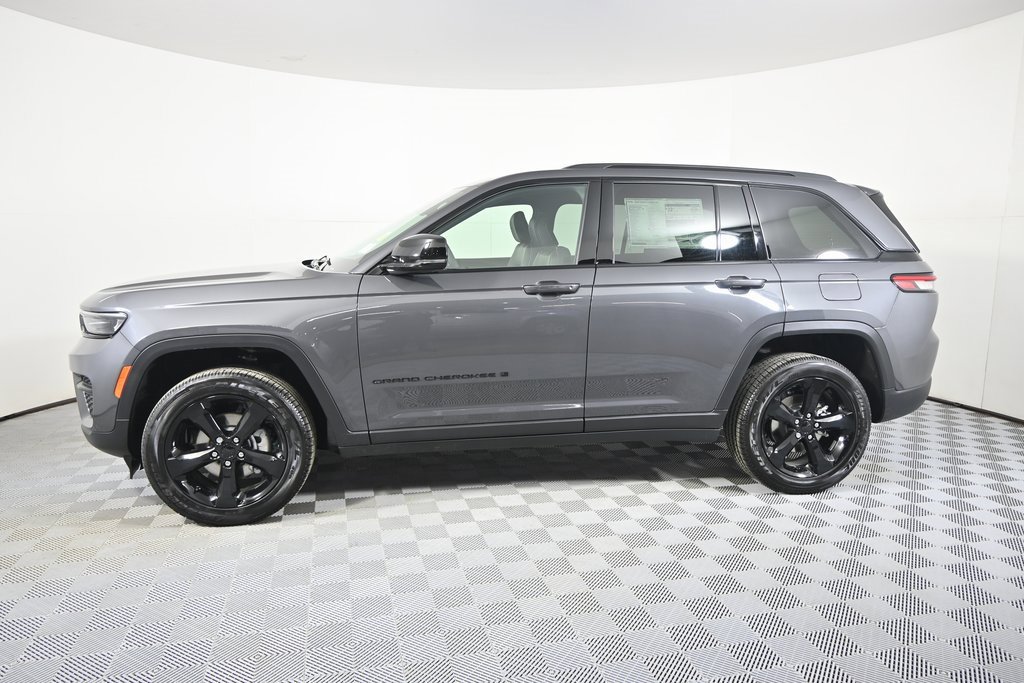 New 2025 Jeep Grand Cherokee Altitude image 2