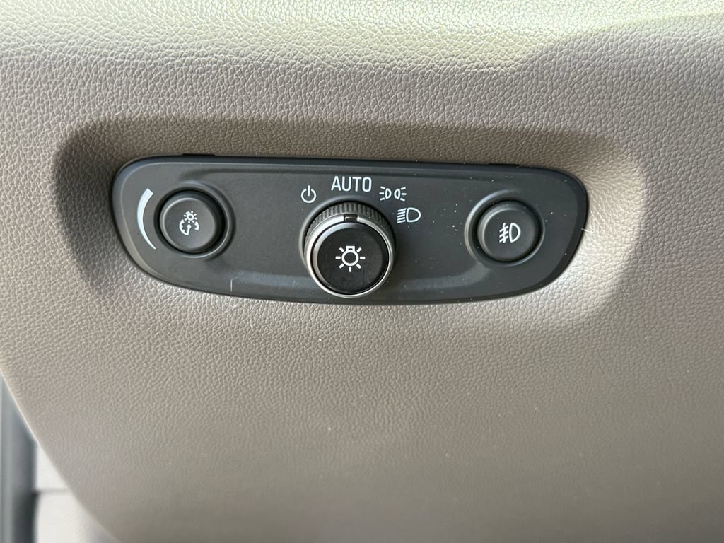 Used 2019 Chevrolet Traverse LT w/ LT Premium Package AWD/4WD image 23