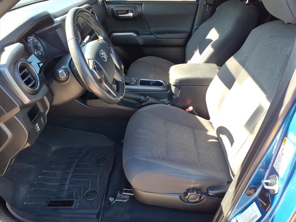 Used 2017 Toyota Tacoma TRD Sport AWD/4WD image 12