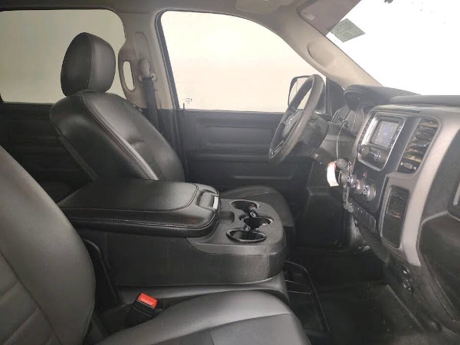 Used 2022 RAM 1500 Tradesman w/ Chrome Appearance Group image 16